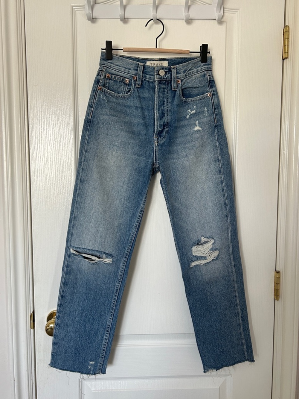 Straight-Leg Distressed Women's Jeans in Faded Blue by TRAVE